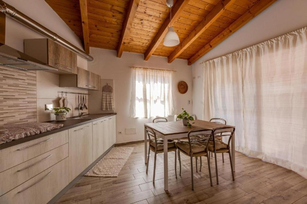La Casa Delle Zie - Cabras Villa Luaran gambar