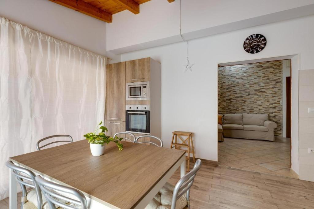 La Casa Delle Zie - Cabras Villa Luaran gambar